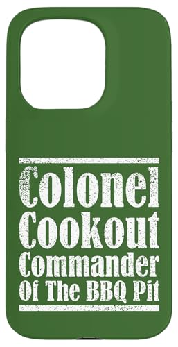 Colonel Cookout, Kommandant von The BBQ Pit, Barbecue Smoker Hülle für iPhone 15 Pro Colonel Cookout, Kommandant von The BBQ Pit, Barbecue Smoker Hülle für iPhone 15 Pro von FRESAN Funny Grill Master Dad BBQ Father's Day