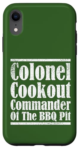 Colonel Cookout, Kommandant von The BBQ Pit, Barbecue Smoker Hülle für iPhone XR Colonel Cookout, Kommandant von The BBQ Pit, Barbecue Smoker Hülle für iPhone XR von FRESAN Funny Grill Master Dad BBQ Father's Day