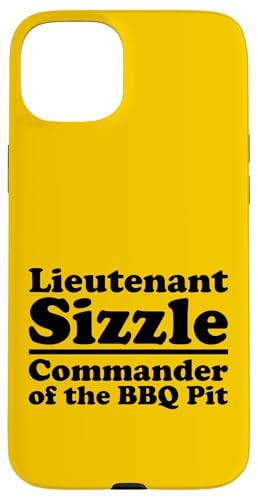 Lieutenant Sizzle, Kommandant des BBQ Pit Grill, Meat Daddy Hülle für iPhone 15 Plus von FRESAN Funny Grilling Master Dad BBQ Father's Day