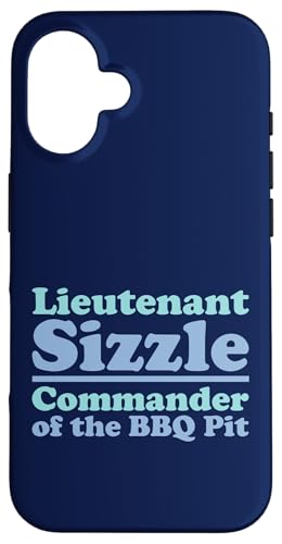 Lieutenant Sizzle, Kommandant des BBQ Pit Grill, Meat Daddy Hülle für iPhone 16 von FRESAN Funny Grilling Master Dad BBQ Father's Day