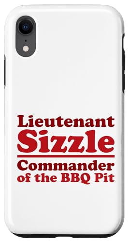 Lieutenant Sizzle, Kommandant des BBQ Pit Grill, Meat Daddy Hülle für iPhone XR von FRESAN Funny Grilling Master Dad BBQ Father's Day