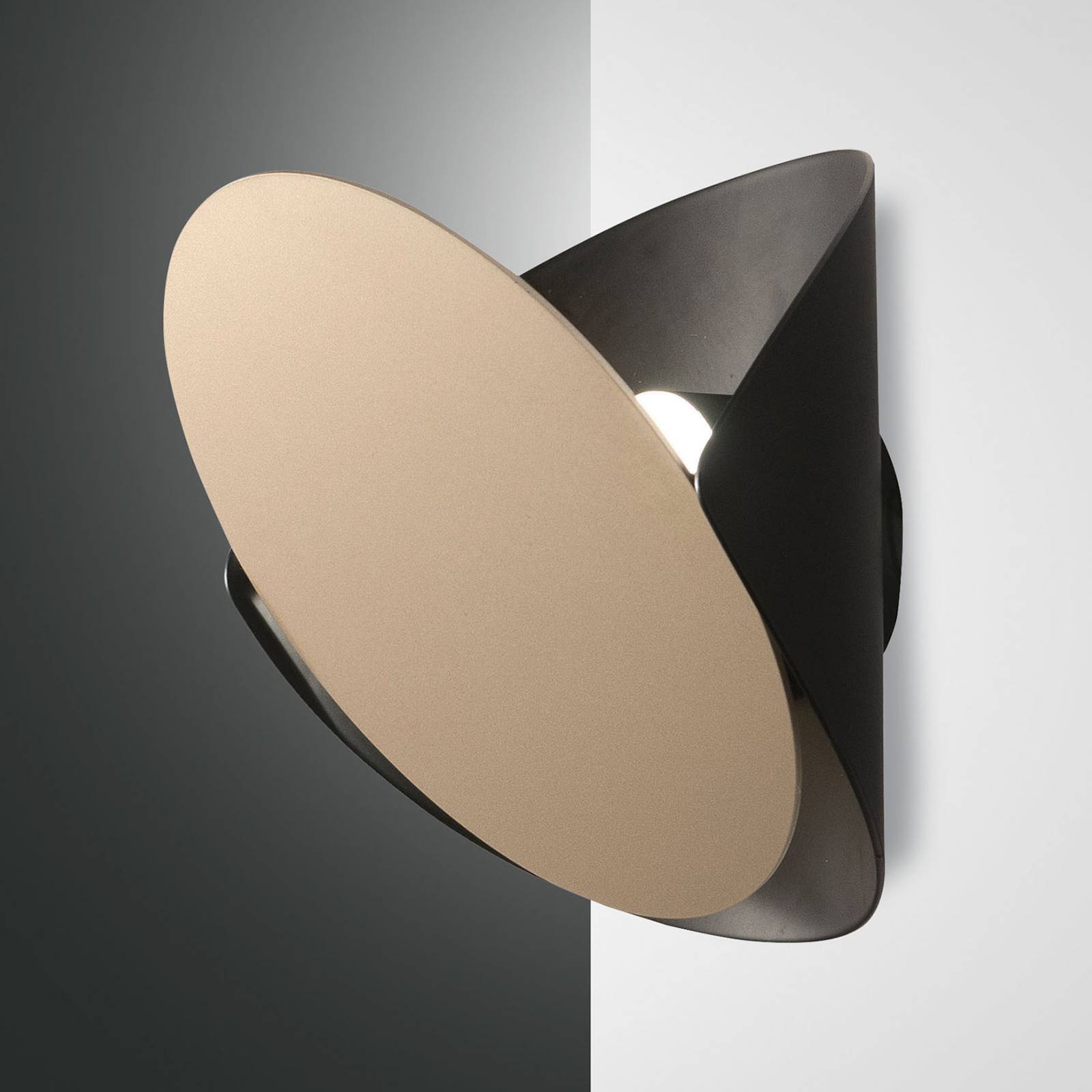 LED-Wandleuchte Shield, dimmbar, schwarz-gold von Fabas Luce