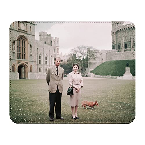Fabulous Mauspad aus Kunstleder Queen Elisabeth II Prinz Philip Schloss Schottland Königin von England Vintage Fabulous Mauspad aus Kunstleder Queen Elisabeth II Prinz Philip Schloss Schottland Königin von England Vintage von Fabulous