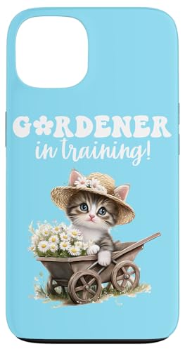Gärtner im Training mit süßem Kätzchen und Gänseblümchen-Schubkarre Hülle für iPhone 13 von FabulousKeepsakes