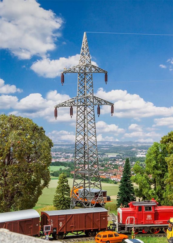 2 Freileitungsmasten (100 kV) von Faller