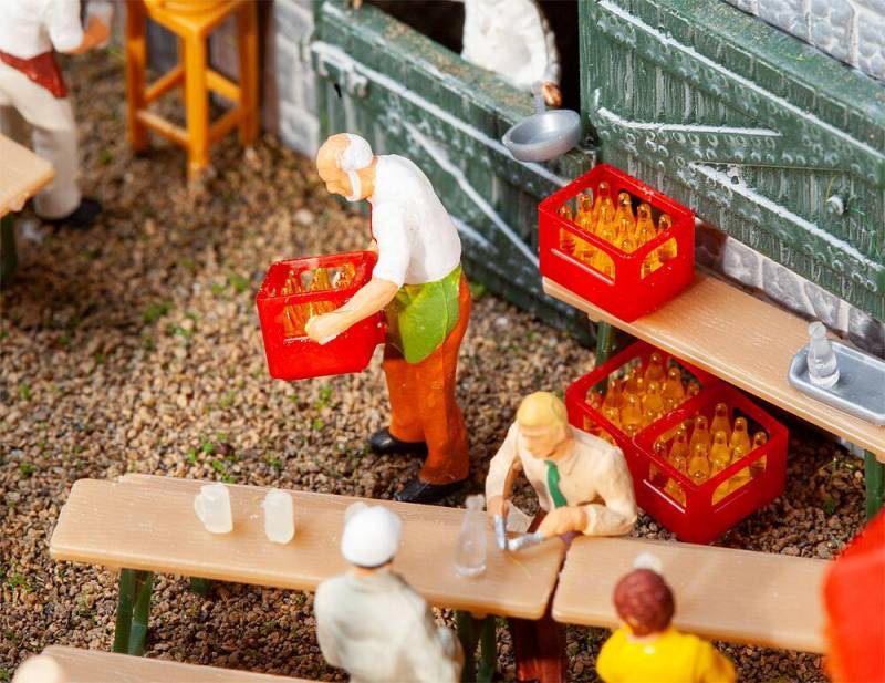 4 Getränkekisten mit Saftflaschen von Faller