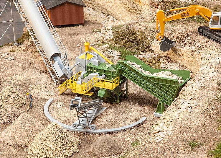Backenbrecher mit Förderband Backenbrecher mit Förderband von Faller