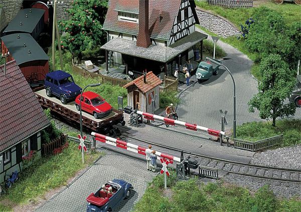 Beschrankter Bahnübergang von Faller