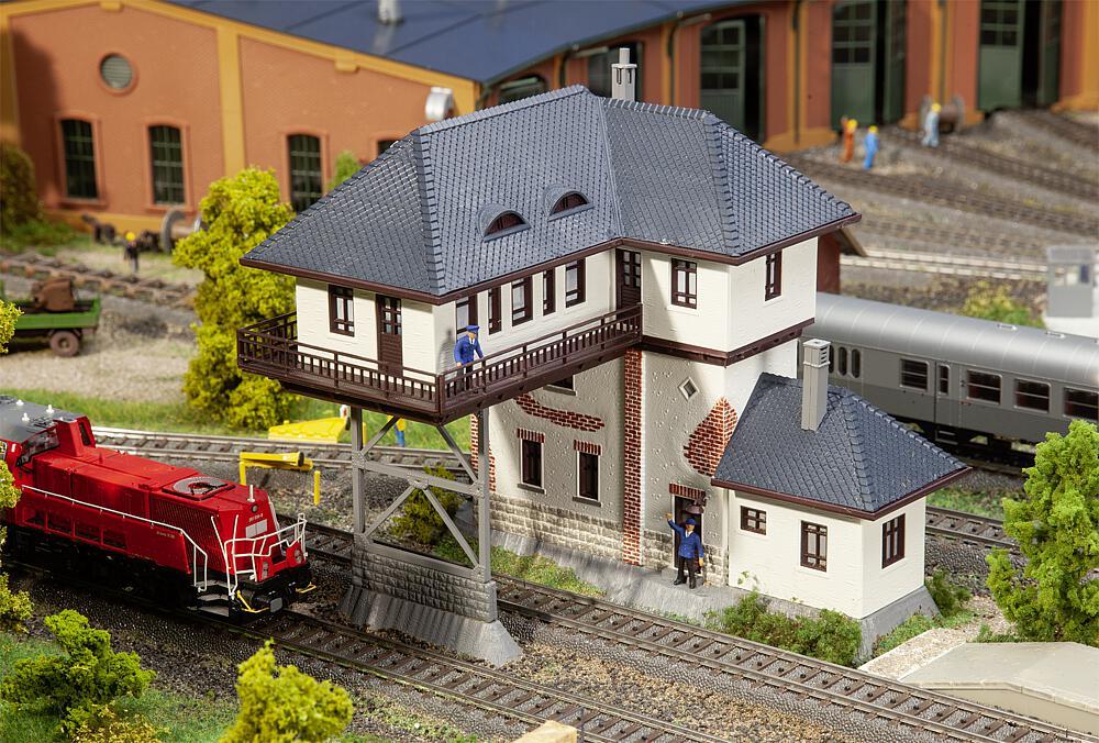 Brückenstellwerk Brückenstellwerk von Faller