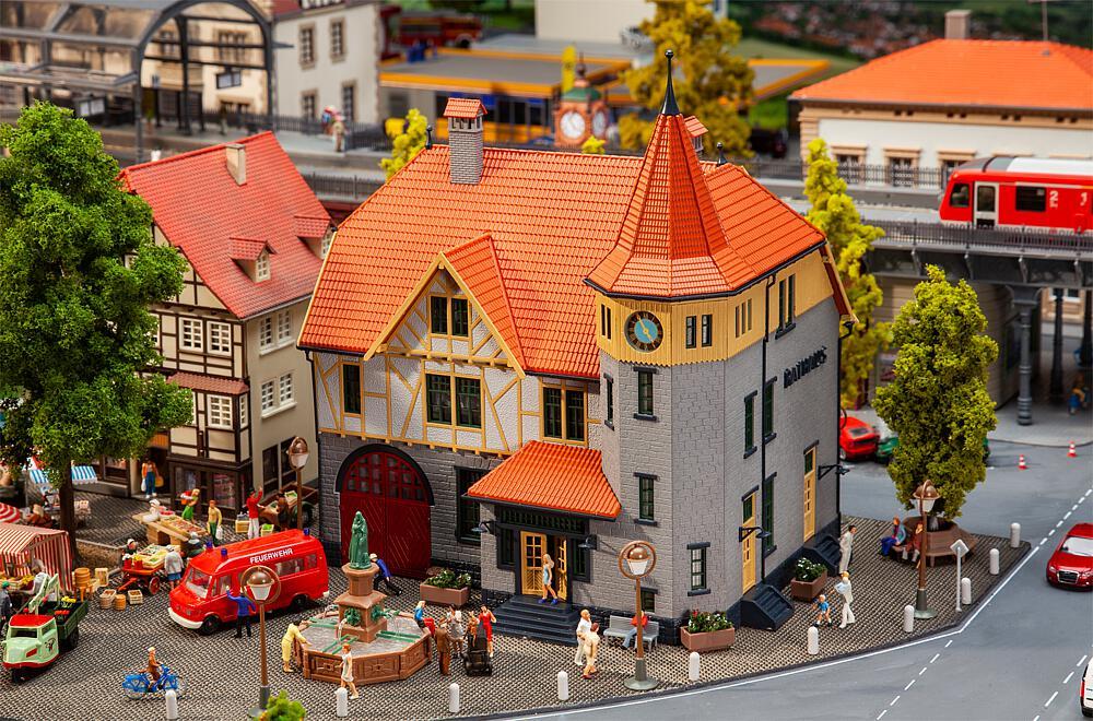 Rathaus mit Feuerwehrgarage Rathaus mit Feuerwehrgarage von Faller
