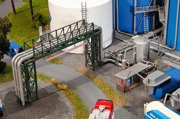 Rohrleitungen und Abfüllanlage Rohrleitungen und Abfüllanlage von Faller