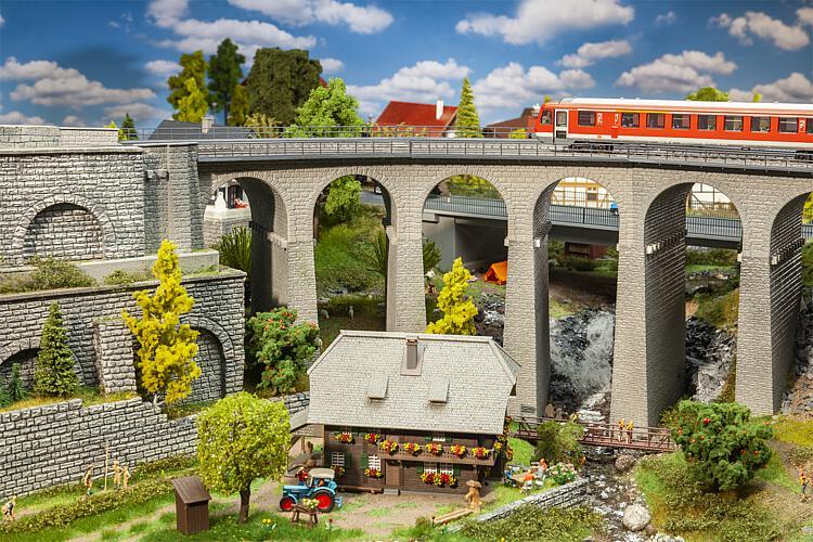 Viadukt-Set, 2-gleisig, gebogen Viadukt-Set, 2-gleisig, gebogen von Faller