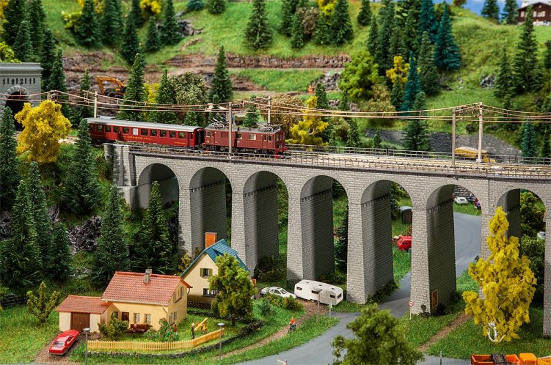 Viadukt-Set, 2-gleisig, gerade Viadukt-Set, 2-gleisig, gerade von Faller