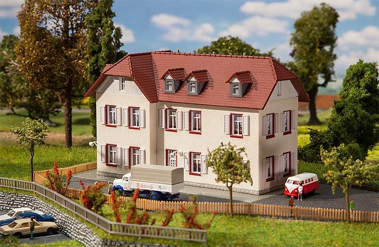 Zweistöckiges Winkelhaus Zweistöckiges Winkelhaus von Faller