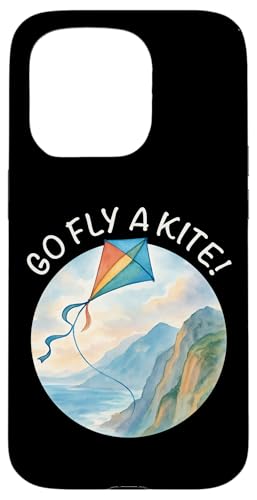 Go Fly a Kite! Aquarell Drachen über Küste Natur Kunst Hülle für iPhone 15 Pro Go Fly a Kite! Aquarell Drachen über Küste Natur Kunst Hülle für iPhone 15 Pro von Family Flight Kites Outdoor Fun by NLTS