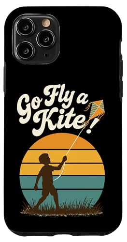 Go Fly a Kite Retro Sonnenuntergang Kind fliegender Drachen Szene Kunst Hülle für iPhone 11 Pro Go Fly a Kite Retro Sonnenuntergang Kind fliegender Drachen Szene Kunst Hülle für iPhone 11 Pro von Family Flight Kites Outdoor Fun by NLTS