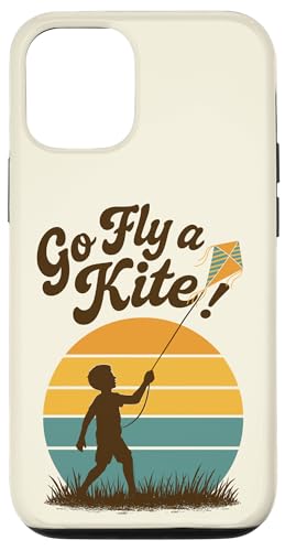 Go Fly a Kite Retro Sonnenuntergang Kind fliegender Drachen Szene Kunst Hülle für iPhone 12/12 Pro Go Fly a Kite Retro Sonnenuntergang Kind fliegender Drachen Szene Kunst Hülle für iPhone 12/12 Pro von Family Flight Kites Outdoor Fun by NLTS