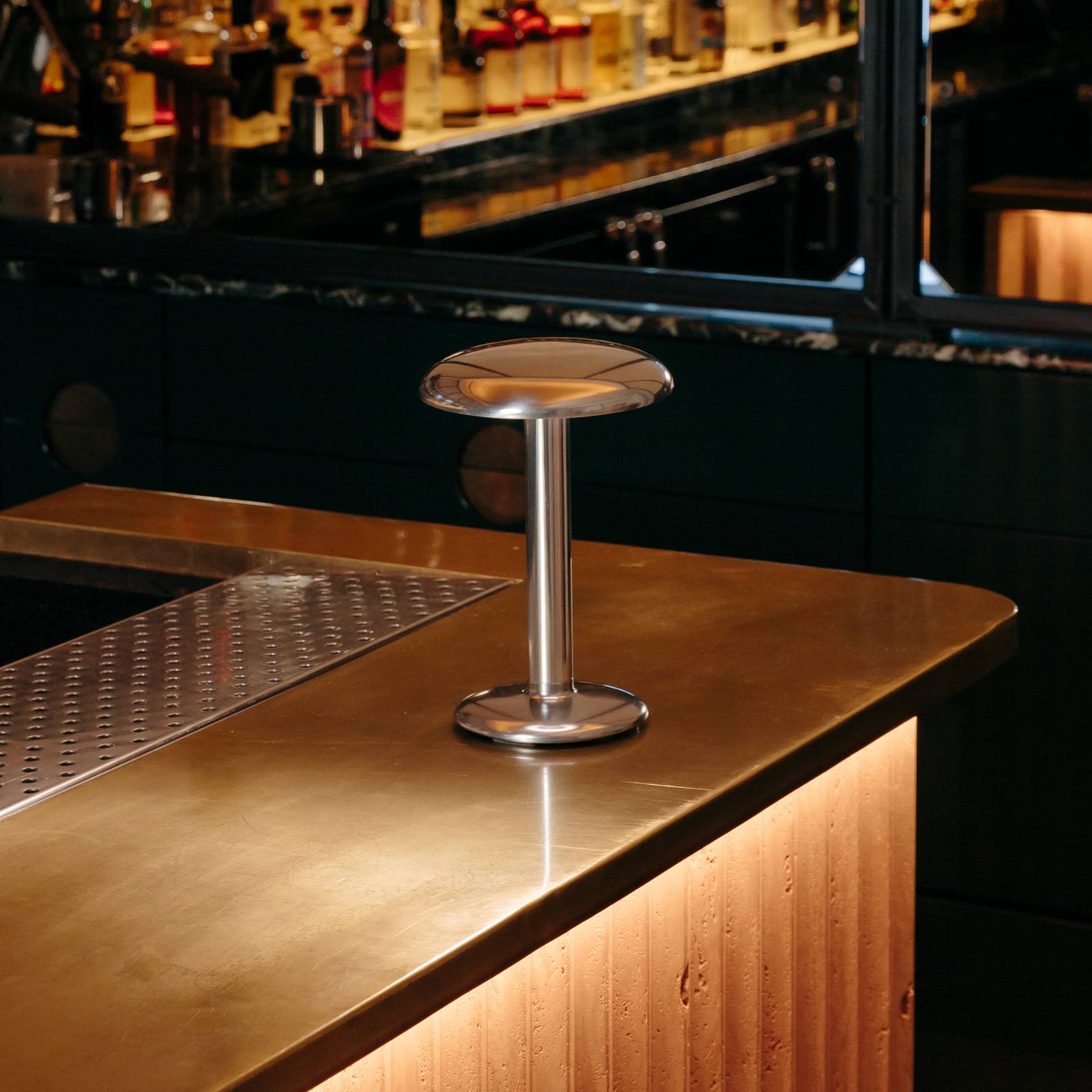 FLOS Gustave LED-Tischleuchte, Akku 927 silber FLOS Gustave LED-Tischleuchte, Akku 927 silber von Flos Architectural