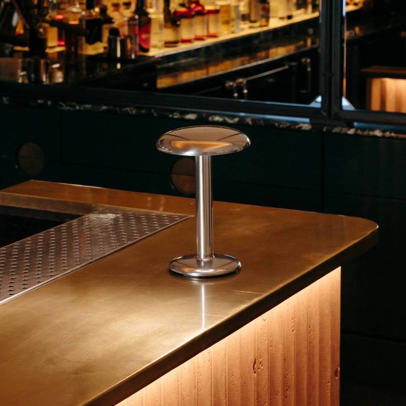 FLOS Gustave LED-Tischleuchte, Akku 927 silber von Flos Architectural