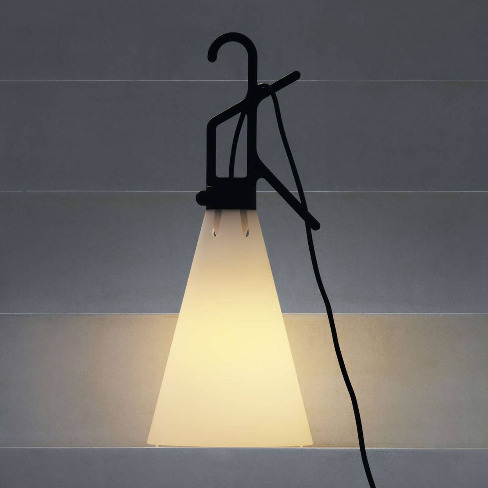 FLOS Mayday Outdoor Allzweckleuchte, schwarz FLOS Mayday Outdoor Allzweckleuchte, schwarz von Flos Architectural