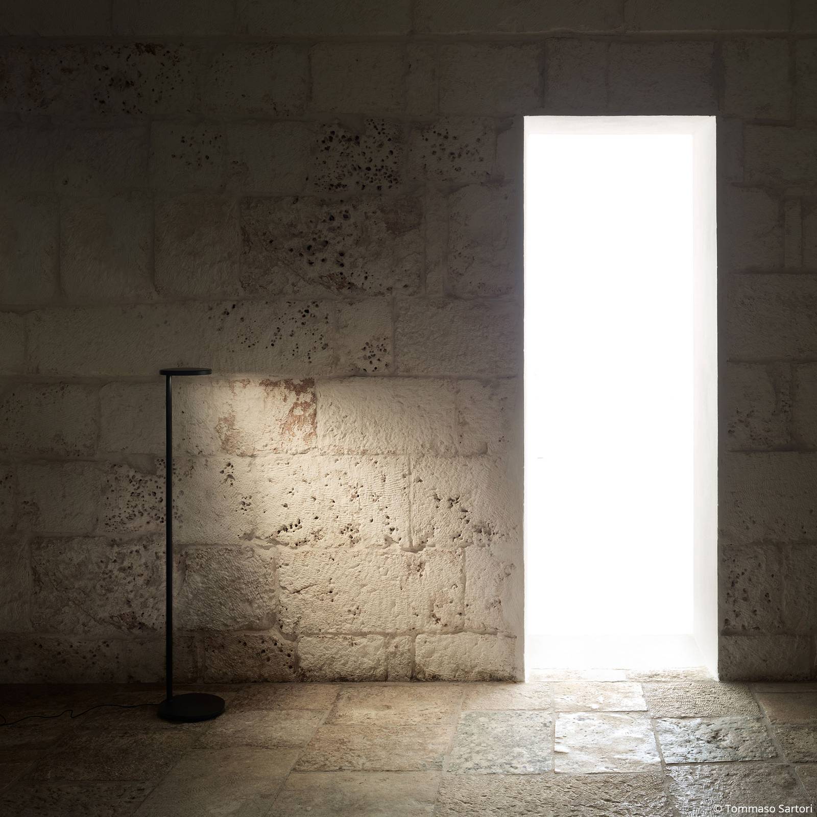 FLOS Oblique Floor LED-Stehlampe 927 USB anthrazit FLOS Oblique Floor LED-Stehlampe 927 USB anthrazit von Flos Architectural