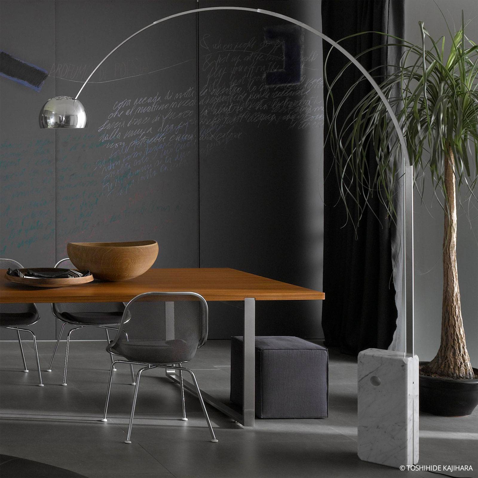 FLOS Arco - revolutionäre LED-Bogenleuchte von Flos