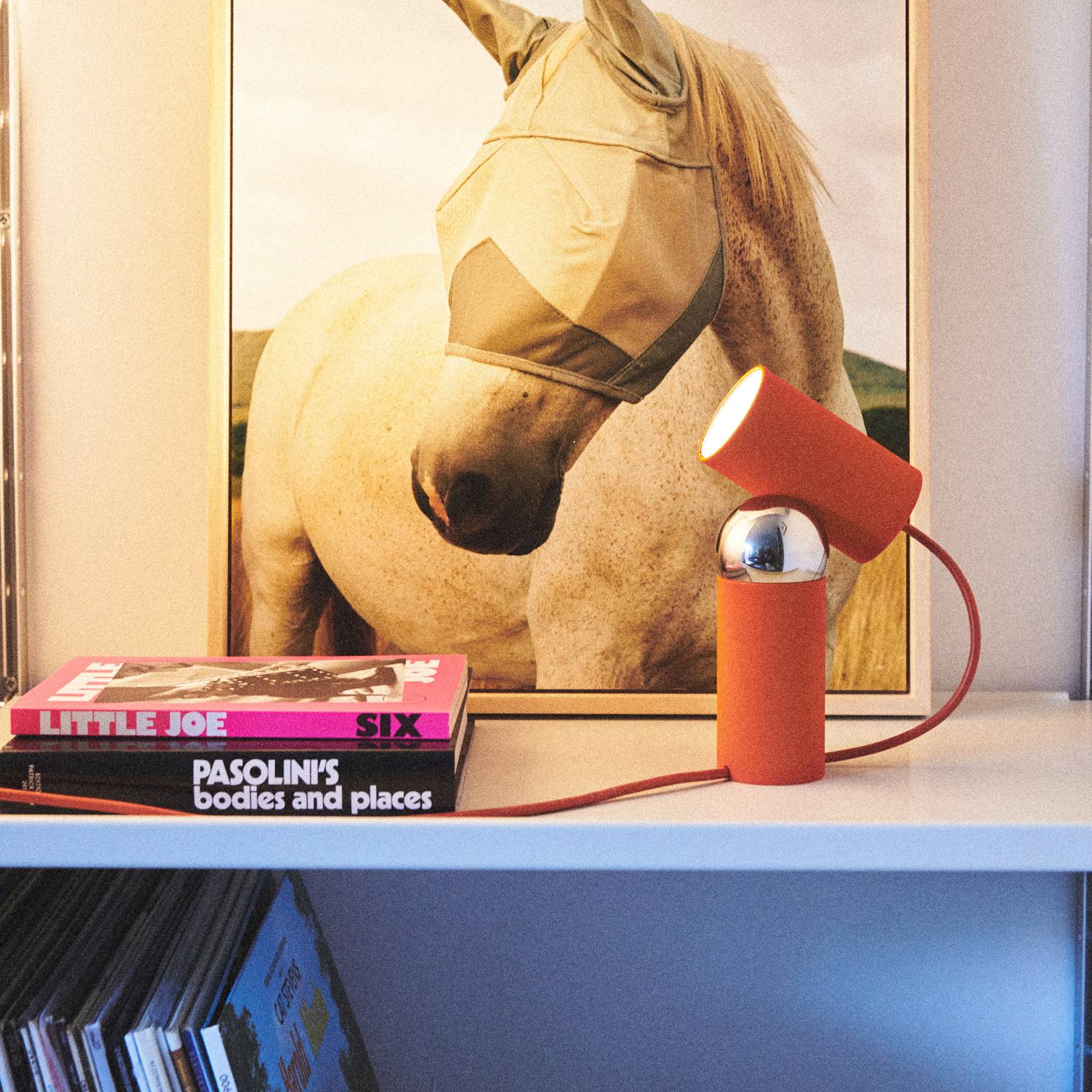 FLOS Bilboquet Tischlampe, rot, drehbar, GU10-LED von Flos