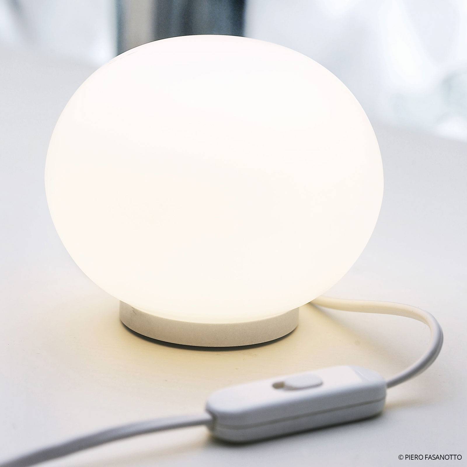 FLOS Mini Glo-Ball T - kugelförmige Tischleuchte von Flos