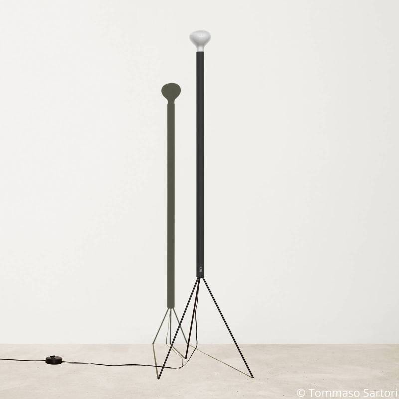 FLOS Stehleuchte Luminator, anthrazit, Höhe 189 cm, Metall von Flos