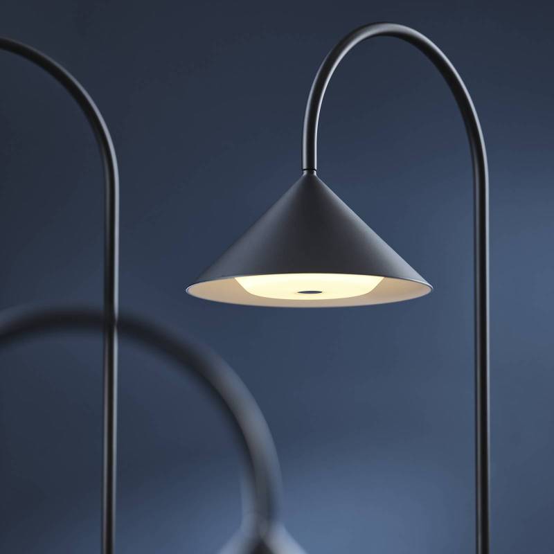 FRANDSEN LED-Stehlampe Grasp, schwarz, Höhe 72 cm, Metall von Frandsen