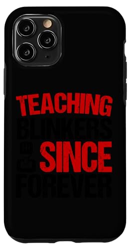 Seit Ewigkeiten Scheuklappen unterrichten Hülle für iPhone 11 Pro von Funny Car Driver Teacher School Students Quotes