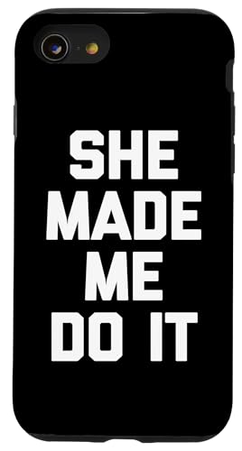 She Made Me Do It T-Shirt mit lustigem Spruch sarkastisch Hülle für iPhone SE (2020) / 7 / 8 von Funny Shirt With Saying & Funny T-Shirts