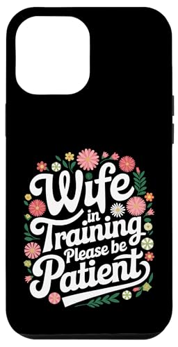 Ehefrau Ehefrau im Training bitte haben Sie Geduld Hülle für iPhone 12 Pro Max Ehefrau Ehefrau im Training bitte haben Sie Geduld Hülle für iPhone 12 Pro Max von Funny Wife Marriage Couple Wedding Anniversary