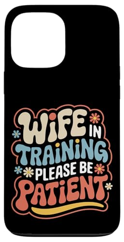 Ehefrau Ehefrau im Training bitte haben Sie Geduld Hülle für iPhone 13 Pro Max Ehefrau Ehefrau im Training bitte haben Sie Geduld Hülle für iPhone 13 Pro Max von Funny Wife Marriage Couple Wedding Anniversary