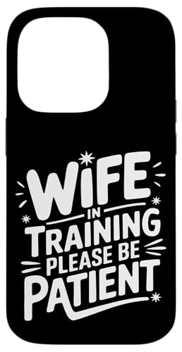Ehefrau Ehefrau im Training bitte haben Sie Geduld Hülle für iPhone 14 Pro Ehefrau Ehefrau im Training bitte haben Sie Geduld Hülle für iPhone 14 Pro von Funny Wife Marriage Couple Wedding Anniversary