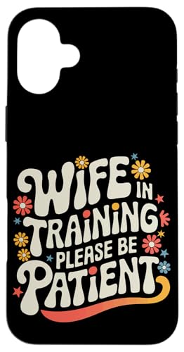 Ehefrau Ehefrau im Training bitte haben Sie Geduld Hülle für iPhone 16 Plus Ehefrau Ehefrau im Training bitte haben Sie Geduld Hülle für iPhone 16 Plus von Funny Wife Marriage Couple Wedding Anniversary