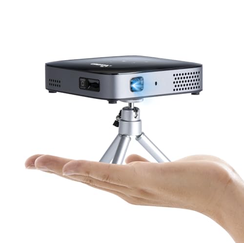 Mini Beamer mit akku, projektor 4K Heimkino mit Halterung, 5G WiFi und Bluetooth5.2 tragbarer Projector, Auto Trapezkorrektur und HiFi-Lautsprecher, Staubdichtes Design, Kompatibel mit Android/iPhone Mini Beamer mit akku, projektor 4K Heimkino mit Halterung, 5G WiFi und Bluetooth5.2 tragbarer Projector, Auto Trapezkorrektur und HiFi-Lautsprecher, Staubdichtes Design, Kompatibel mit Android/iPhone von Futuzen