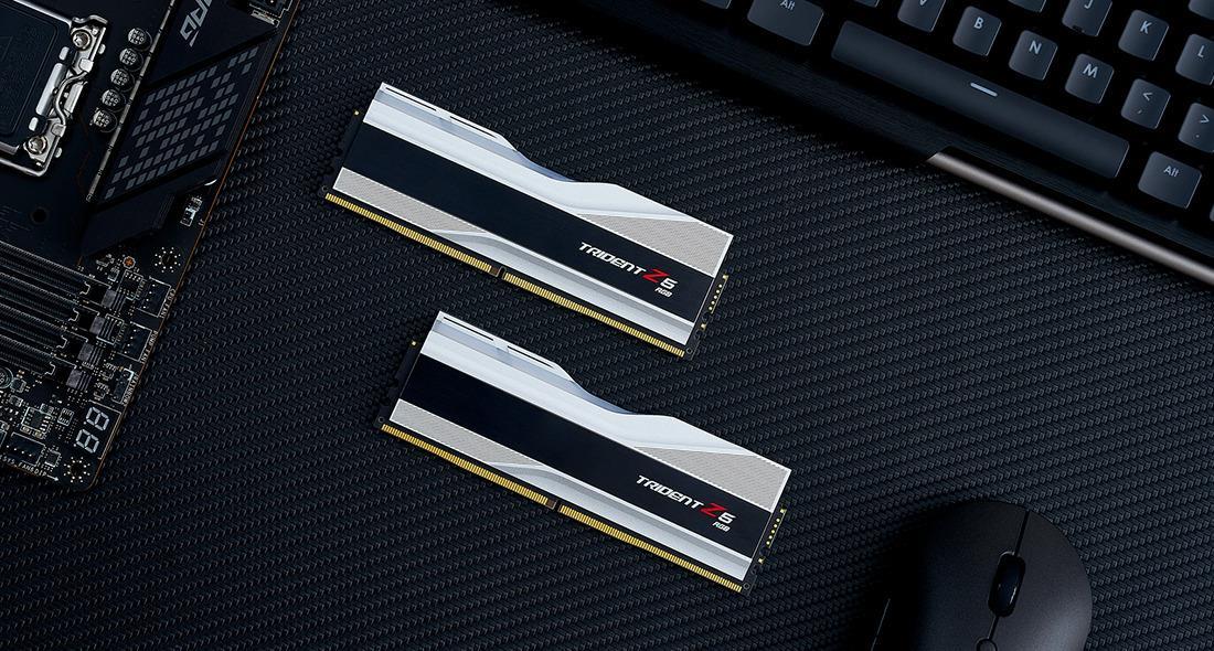 G.Skill Trident Z5 RGB - DDR5 - Kit - 64 GB: 2 x 32 GB - DIMM 288-PIN - 5600 MHz / PC5-44800 - CL28 - 1.35 V - ungepuffert - non-ECC - metallisch silber G.Skill Trident Z5 RGB - DDR5 - Kit - 64 GB: 2 x 32 GB - DIMM 288-PIN - 5600 MHz / PC5-44800 - CL28 - 1.35 V - ungepuffert - non-ECC - metallisch silber von G.Skill