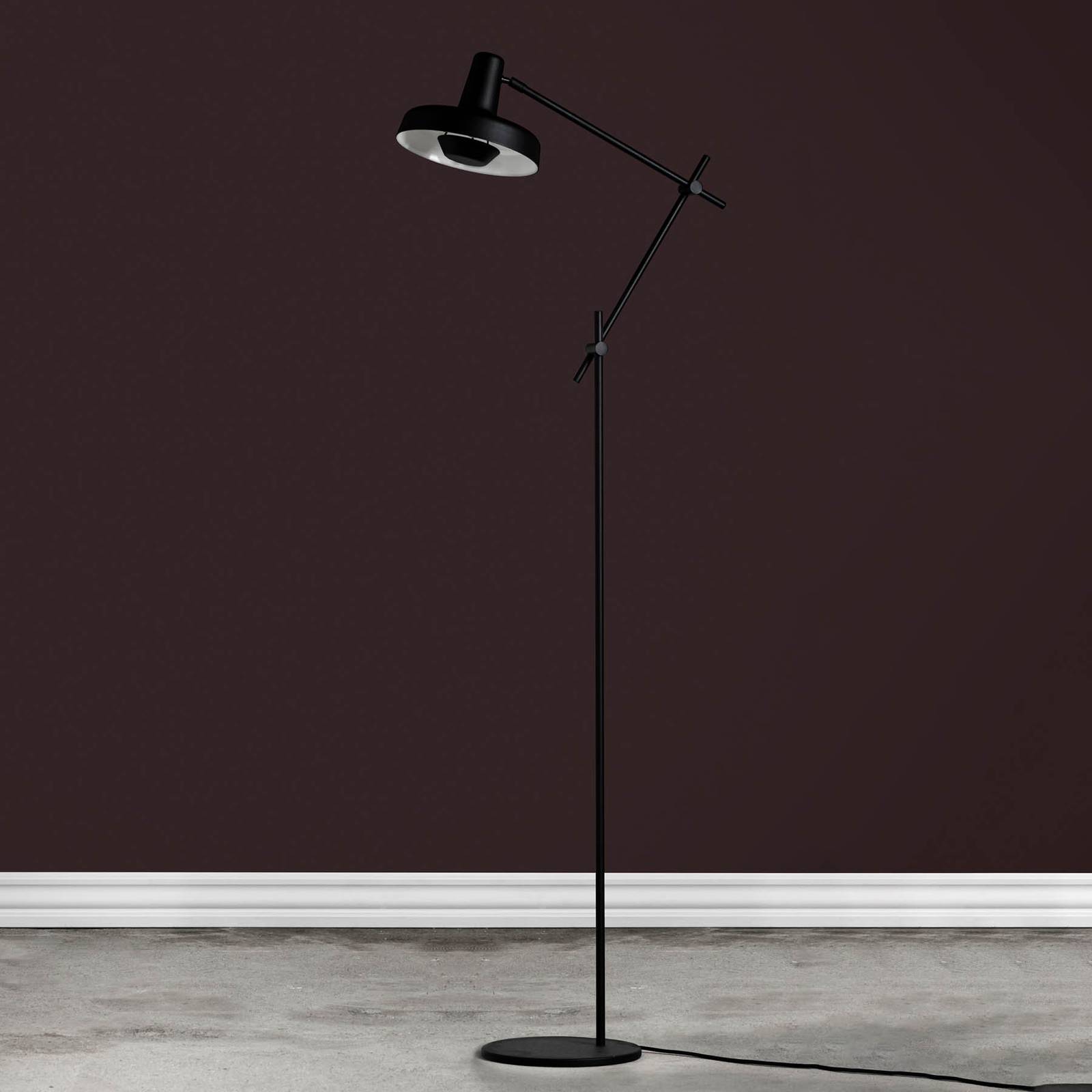 GRUPA Arigato Stehlampe, dreiteiliger Arm, schwarz GRUPA Arigato Stehlampe, dreiteiliger Arm, schwarz von GRUPA