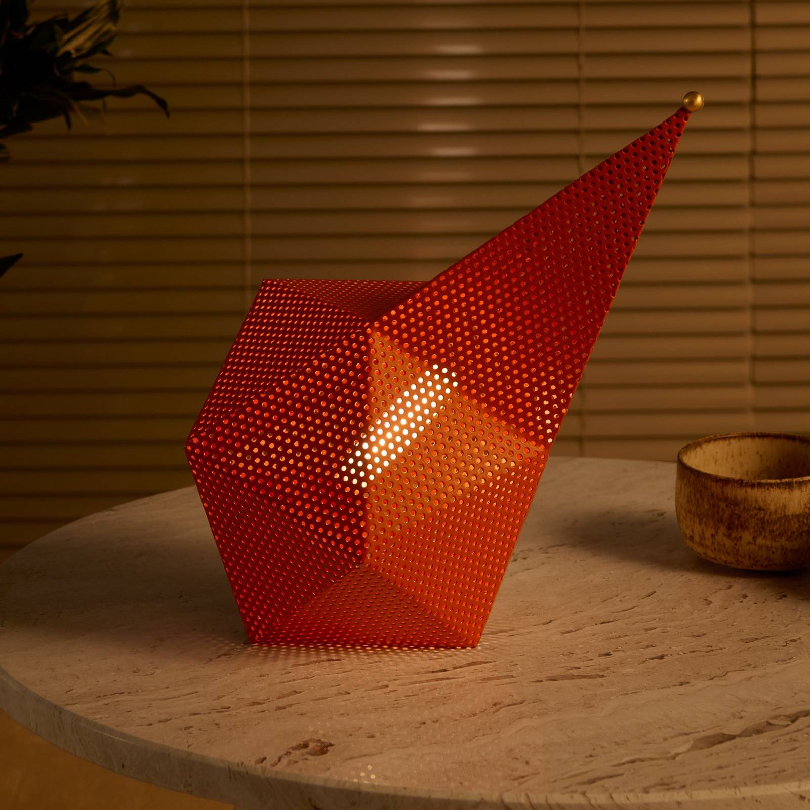 Gubi Akku-Tischleuchte Bagdad, orange, Höhe 36 cm, Metall Gubi Akku-Tischleuchte Bagdad, orange, Höhe 36 cm, Metall von GUBI