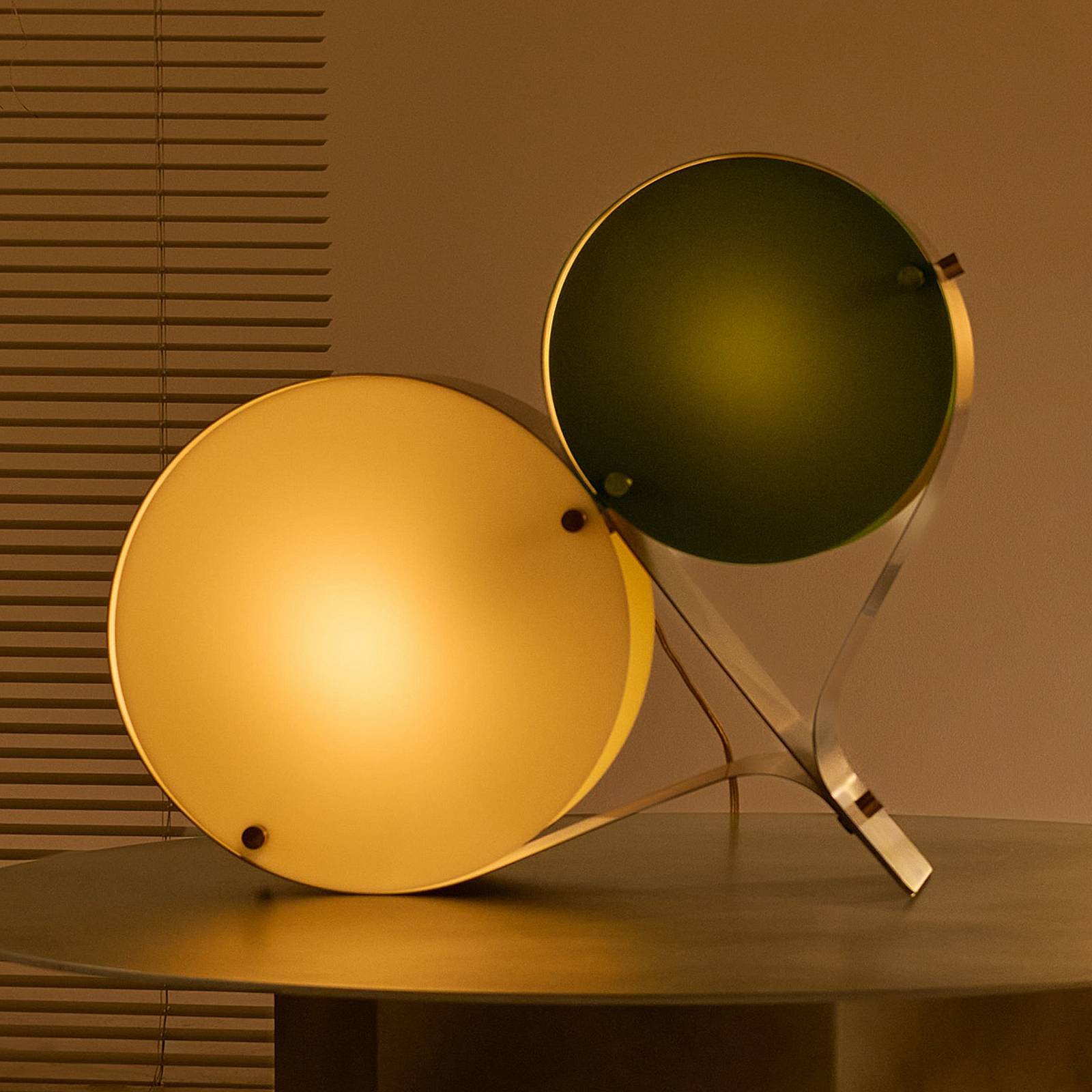 Gubi Tischleuchte Coppia, elfenbein/olivgrün, Höhe 42 cm von GUBI