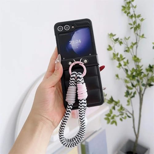 PU-Lederhülle im Daunenjacken-Stil mit Armband für Samsung Galaxy Z Flip 6 5 4 3, Schutzhülle mit hartem Scharnier, Schwarz, für Galaxy Z Flip 6 PU-Lederhülle im Daunenjacken-Stil mit Armband für Samsung Galaxy Z Flip 6 5 4 3, Schutzhülle mit hartem Scharnier, Schwarz, für Galaxy Z Flip 6 von GXZJFC