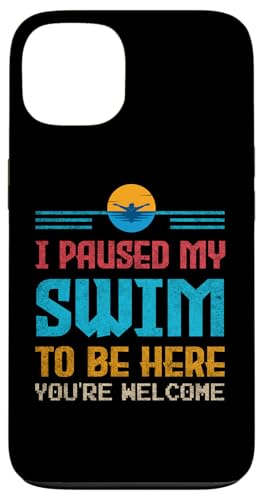 I Paused My Swim To Be Here Idee für Schwimmbegeisterte Hülle für iPhone 13 von Gadi