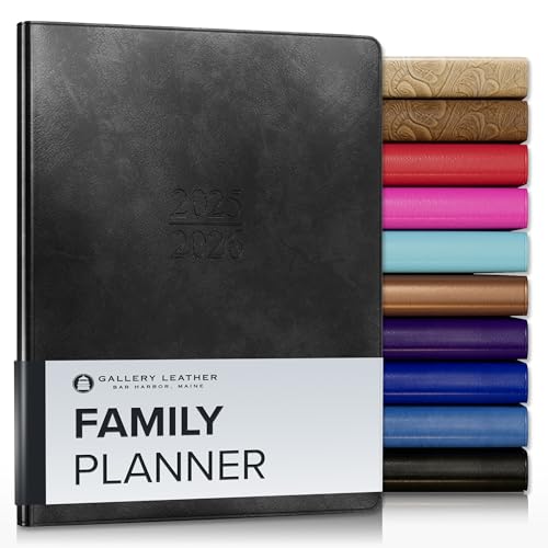 Gallery Leather Familienplaner 2026 für Mütter, elegant gebundener Kalenderplaner und Notizbuch mit stilvollen weißen Seitenrändern, 18 Monate, Acadia Black, 22,9 x 17,8 cm Gallery Leather Familienplaner 2026 für Mütter, elegant gebundener Kalenderplaner und Notizbuch mit stilvollen weißen Seitenrändern, 18 Monate, Acadia Black, 22,9 x 17,8 cm von Gallery Leather