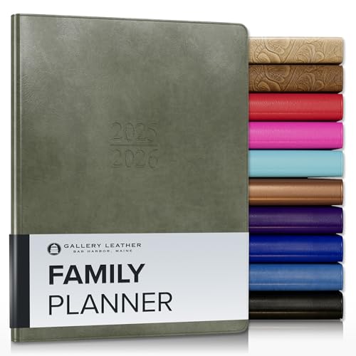 Gallery Leather Familienplaner 2026 für Mütter, elegant gebundener Kalenderplaner und Notizbuch mit stilvollen weißen Seitenrändern, 18 Monate, Acadia Cactus, 22,9 x 17,8 cm Gallery Leather Familienplaner 2026 für Mütter, elegant gebundener Kalenderplaner und Notizbuch mit stilvollen weißen Seitenrändern, 18 Monate, Acadia Cactus, 22,9 x 17,8 cm von Gallery Leather