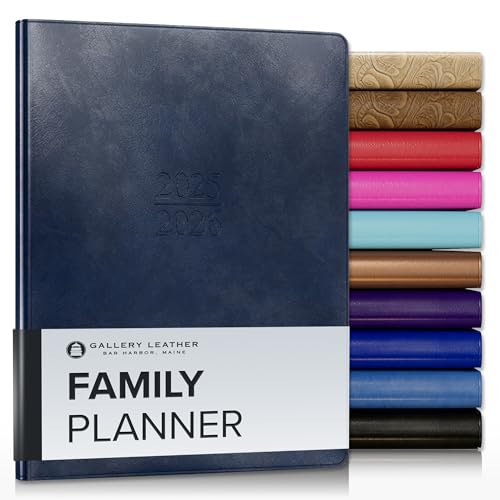 Gallery Leather Familienplaner 2026 für Mütter, elegant gebundener Kalenderplaner und Notizbuch mit stilvollen weißen Seitenrändern, 18 Monate, Acadia Navy, 22,9 x 17,8 cm Gallery Leather Familienplaner 2026 für Mütter, elegant gebundener Kalenderplaner und Notizbuch mit stilvollen weißen Seitenrändern, 18 Monate, Acadia Navy, 22,9 x 17,8 cm von Gallery Leather