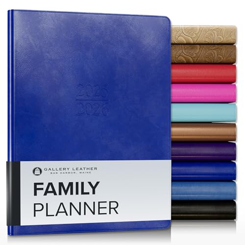 Gallery Leather Familienplaner 2026 für Mütter, elegant gebundener Kalenderplaner und Notizbuch mit stilvollen weißen Seitenrändern, 18 Monate - Acadia Malibu - 22,9 x 17,8 cm Gallery Leather Familienplaner 2026 für Mütter, elegant gebundener Kalenderplaner und Notizbuch mit stilvollen weißen Seitenrändern, 18 Monate - Acadia Malibu - 22,9 x 17,8 cm von Gallery Leather