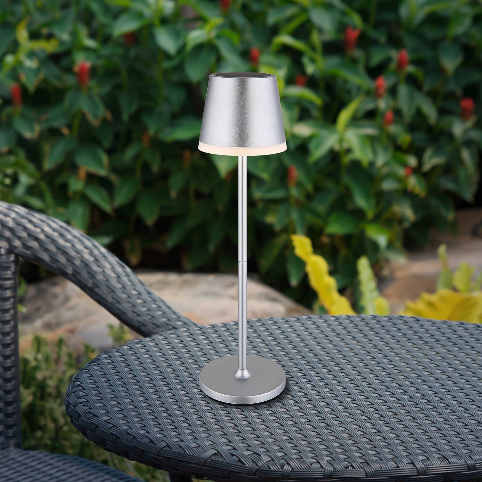 LED-Solarleuchte Metall, silberfarben, Höhe 41 cm, IP44 LED-Solarleuchte Metall, silberfarben, Höhe 41 cm, IP44 von Globo