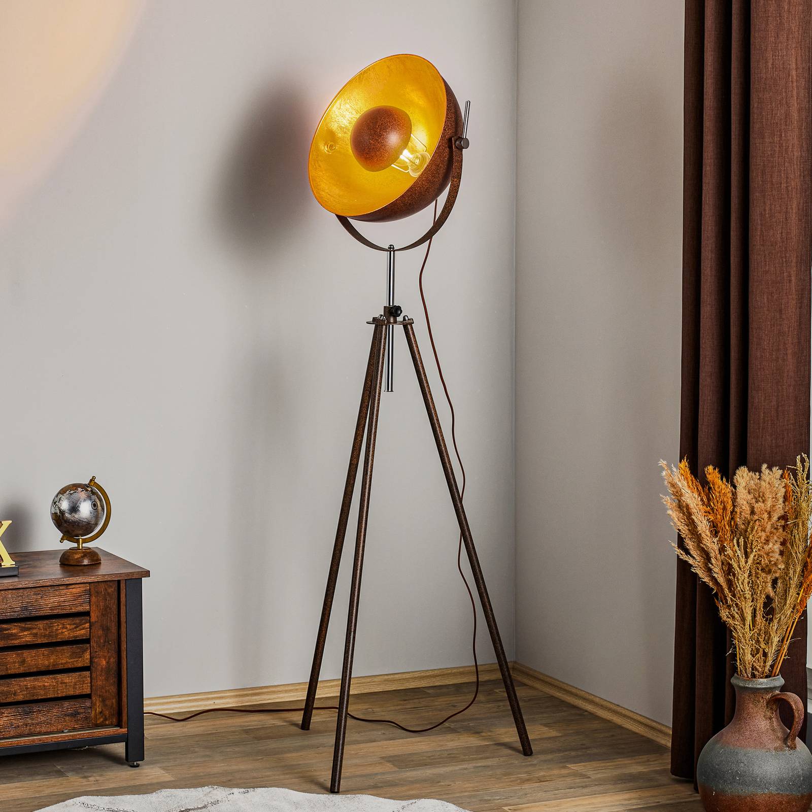 Rostfarbene Dreibein-Stehlampe Xirena I Rostfarbene Dreibein-Stehlampe Xirena I von Globo