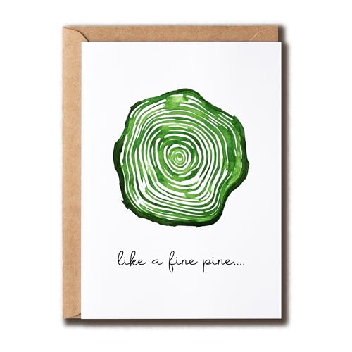 Geburtstagskarte mit Aufschrift "Like A Fine Pine" – Glückwunschkarte – einfach zum Jahrestag – Holzmaserung – Kiefernbaum-Thema – für Sie und Ihn Geburtstagskarte mit Aufschrift "Like A Fine Pine" – Glückwunschkarte – einfach zum Jahrestag – Holzmaserung – Kiefernbaum-Thema – für Sie und Ihn von GoGi93Art
